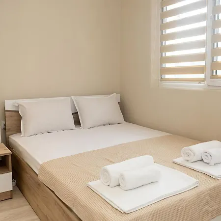 דירה Bright One-bedroom Flat With Balcony I Quiet Area By Flat Mаnаger וארנה