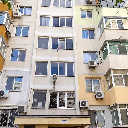 דירה Bright One-bedroom Flat With Balcony I Quiet Area By Flat Mаnаger וארנה