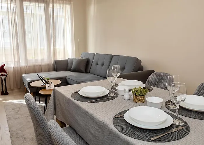 Lejlighed Bright One-bedroom Flat With Balcony I Quiet Area By Flat Mаnаger